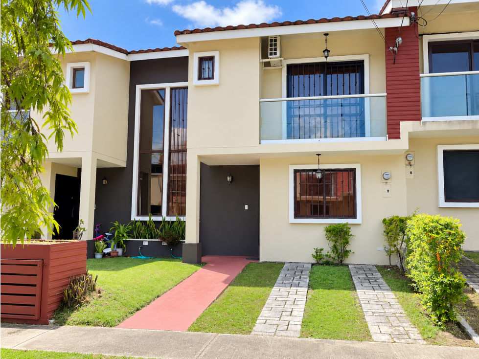 TOCUMEN / RESIDENCIAL ALTOS DEL ESTE / 120M / 3 HABITACIONES / DUPLEX