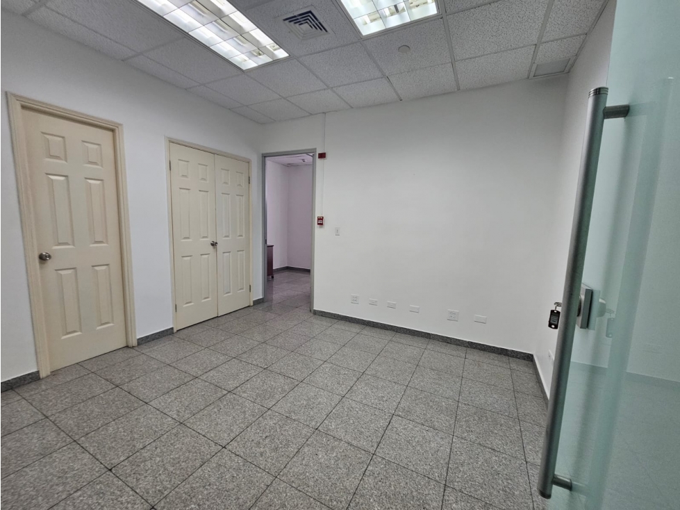 CALLE 50 / TORRE GLOBAL BANK / 95M2 / OFICINA CON DIVISIONES — foto 4