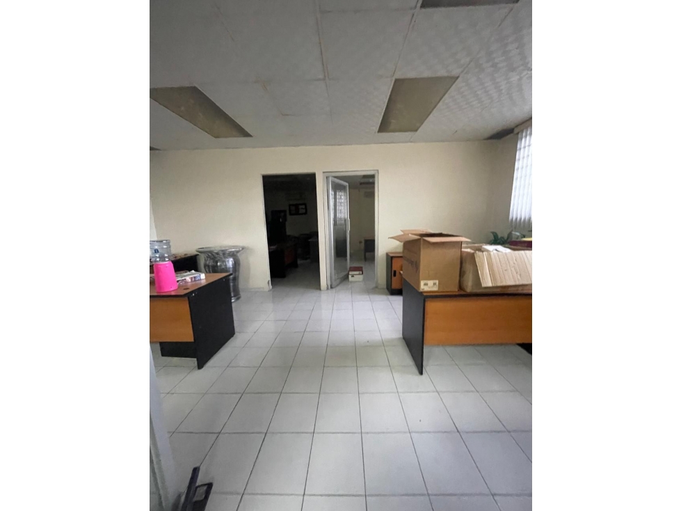 SE VENDE OFIBODEGA EN COLON SANTA ISABEL CON MEZZANINE SOBRE VIA - 4