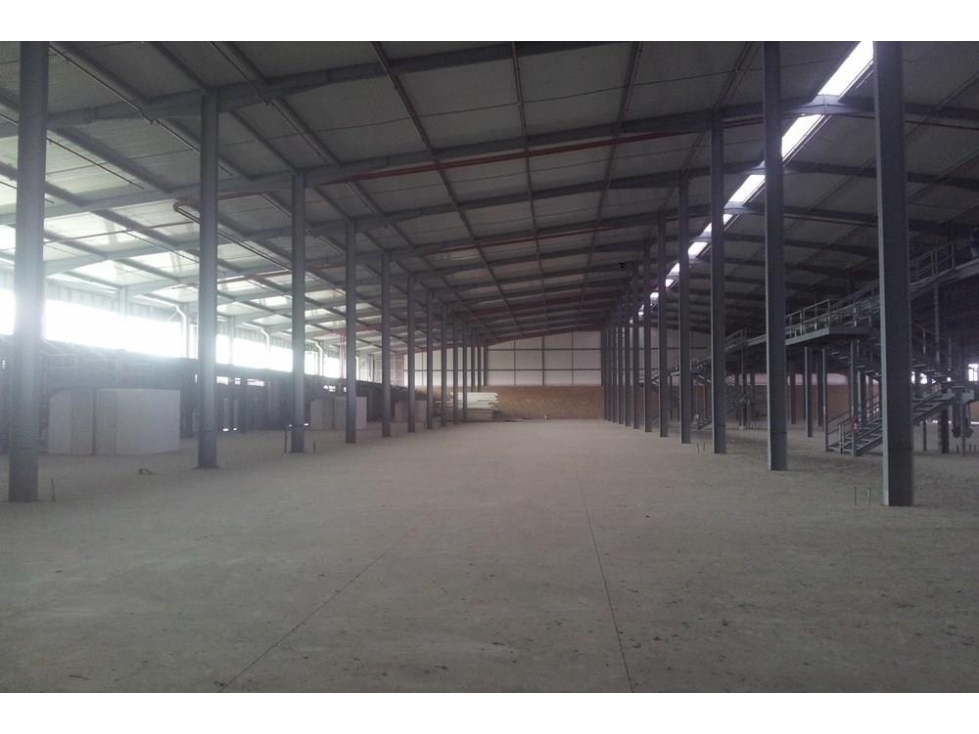 MILLA 8 / PARQUE INDUSTRIAL MILLA 8 / BODEGA CON MEZANINNE / 1603M