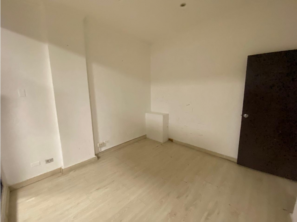 LOCAL COMERCIAL PLANTA ALTA / GALERIAS MARBELLA PLAZA / 90M - 6