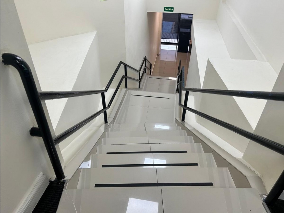LOCAL COMERCIAL / EL DORADO / 550 M2 / 2 NIVELES / VIA PRINCIPAL JC - 4