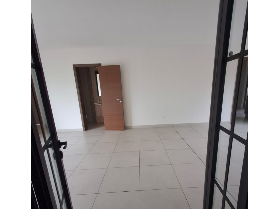 ANCON / EMBASSY VILLAGE / 210M / 3 HABITACION / 2 PARKING / BALCON — foto 2