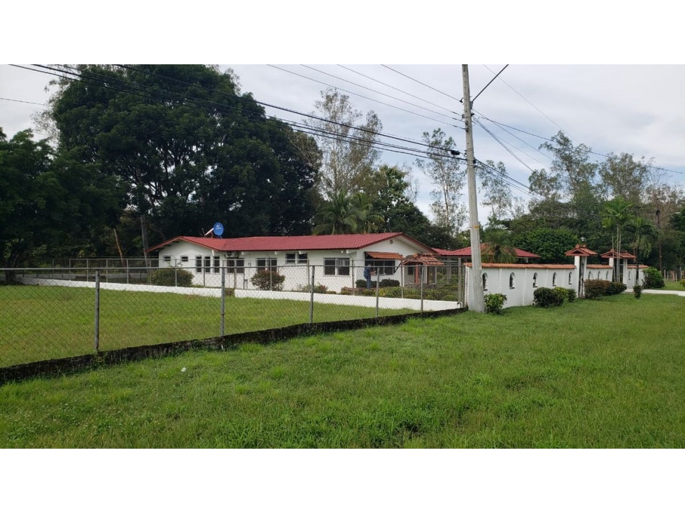 COCLE / 1472 M / 3 HABITACIONES / 2 BAÑOS / RIO CERCA / TERRAZA — foto 2