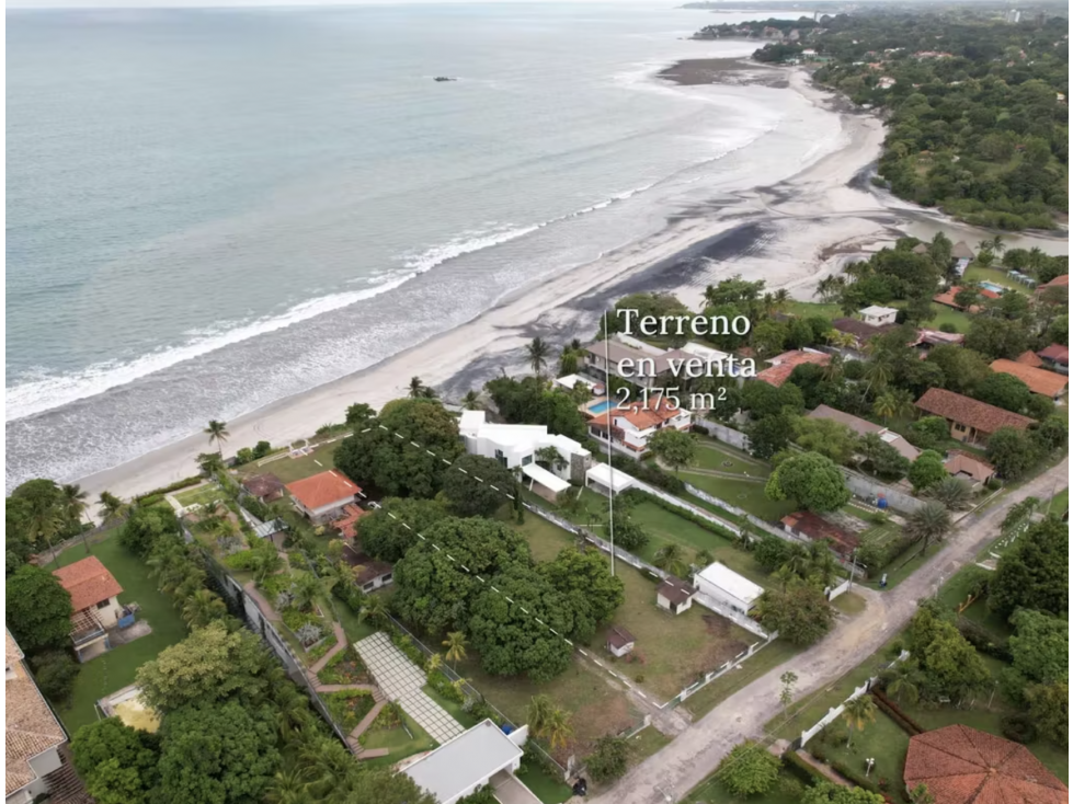 SE VENDE TERRENO CON 20 METROS DE FRENTE AL MAR EN CORONADO