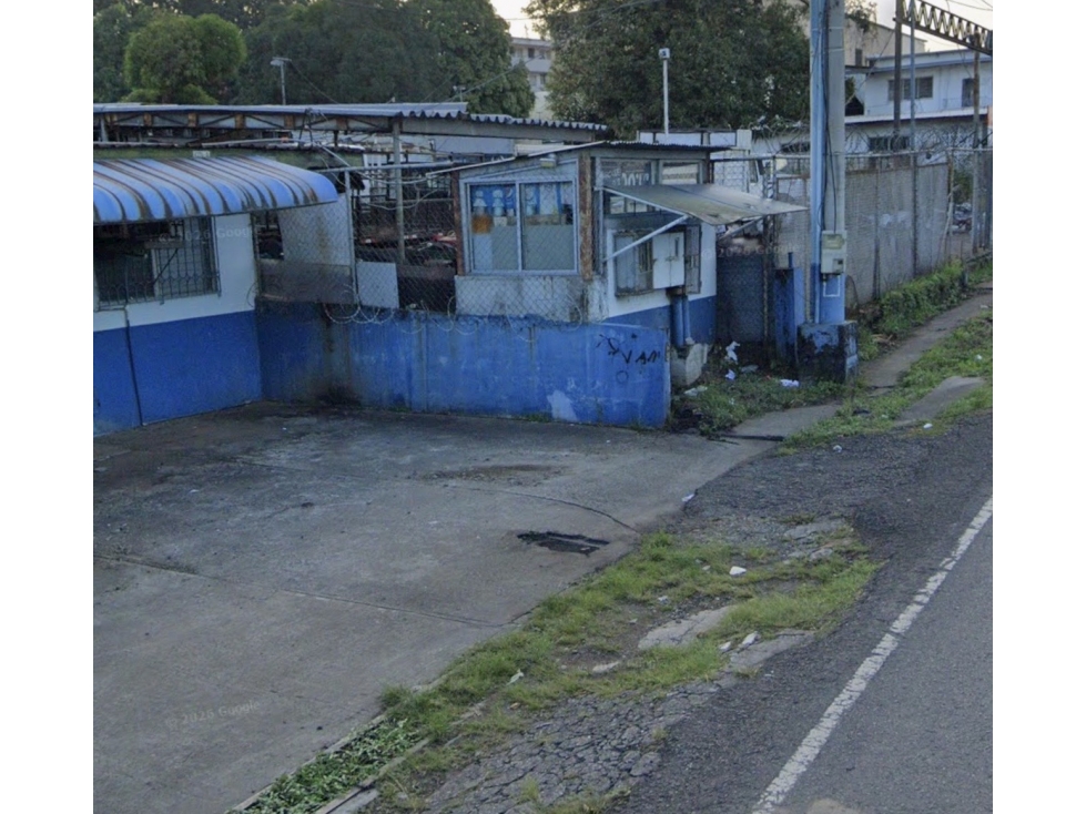 SE VENDE EDIFICIO COMERCIAL EN RIO ABAJO 1,748M2 OFICINA Y DEPOSITO - 6