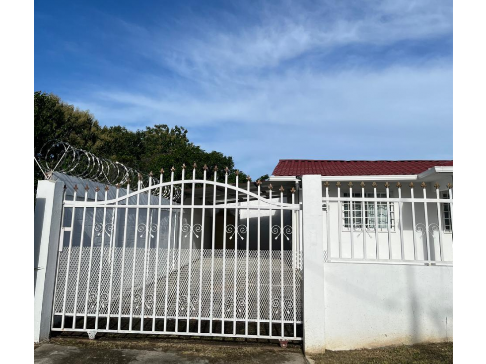 SE VENDE CASA EN PENONOME 600 M2 CON PISCINA