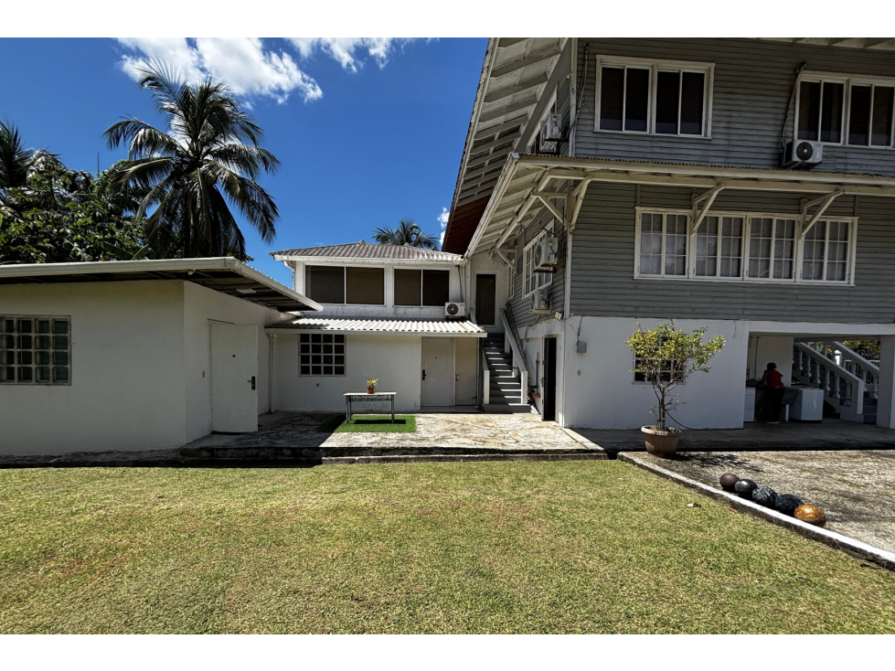 COLÓN / MARGARITA / 240M / 3 HABITACION / 2 PARKING / CON ANEXO