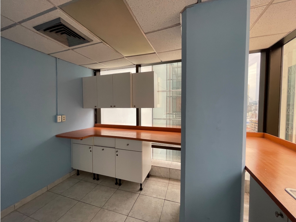 SE ALQUILA OFICINA BELLA VISTA VALLARINO 485M 2 BAÑOS 6 DIVISIONES - 4