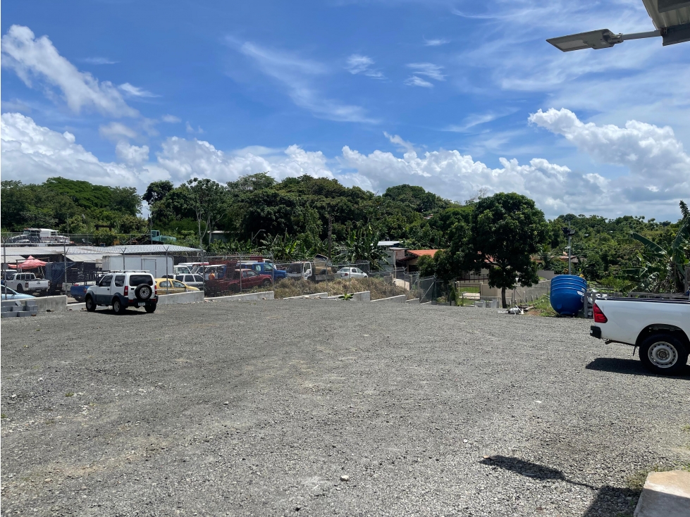 TERRENO / CHORRERA / 1800M / PLANO / SOBRE VIA ASFALTADA / INVERSIÓN - 2
