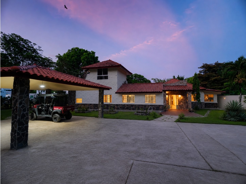 COCLE / SANTA CLARA / 4 HABITACIONES / 2600 M2 / TERRAZA / JARDIN - 1