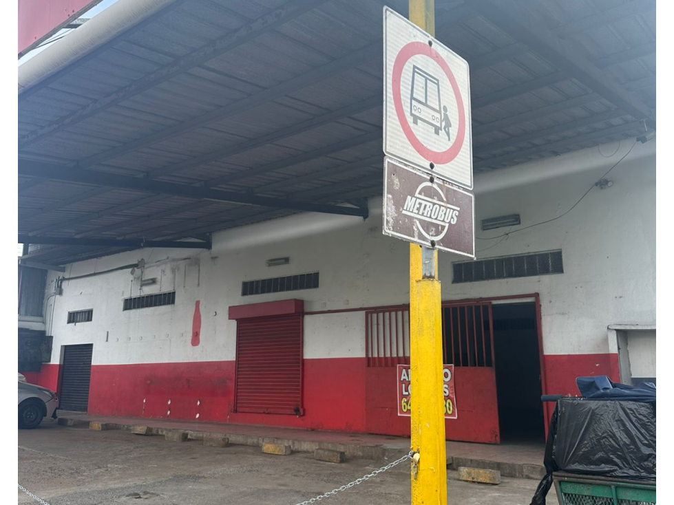 LOCAL / PEDREGAL / 265M / PARKING / AMPLIO ESPACIO / ESQUINA