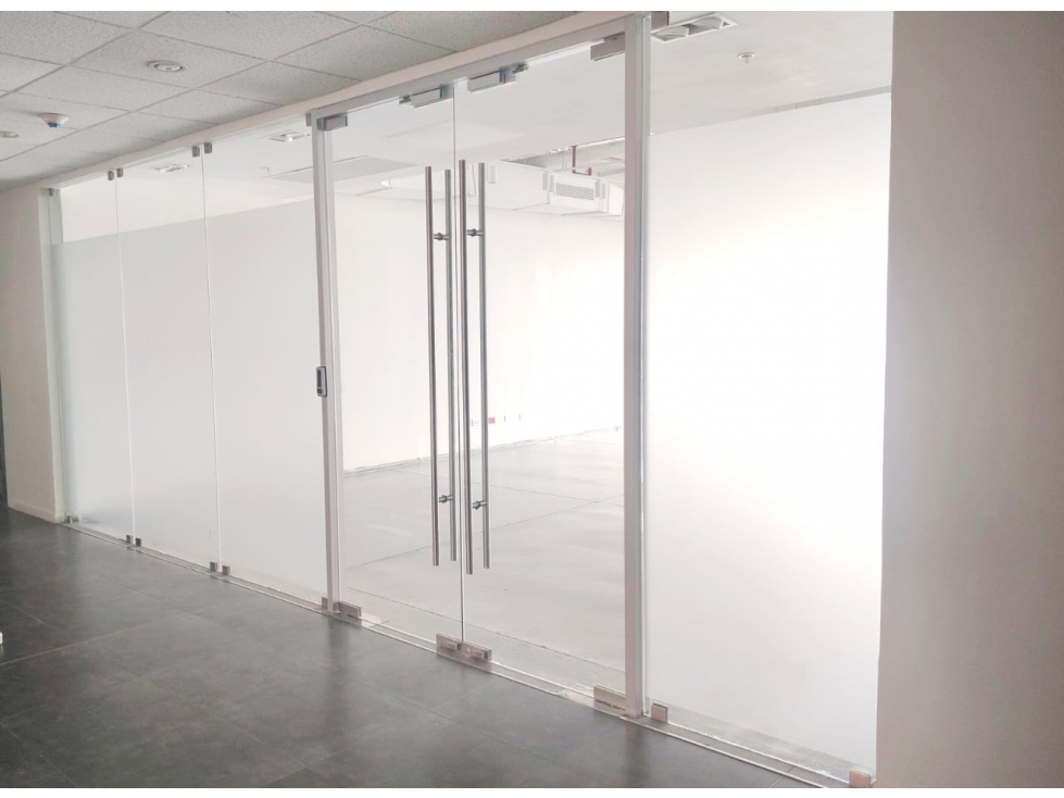 SE VENDE OFICINA COSTA DEL ESTE PLAZA REAL 118M 1 BAÑO NO DIVISIONES