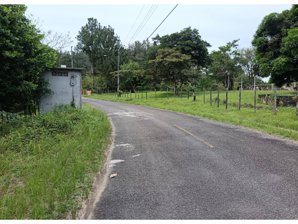 CHAME / SORA / 1595M / TERRENO SEMI-PLANO / SOBRE VIA ASFALTADA — foto 2