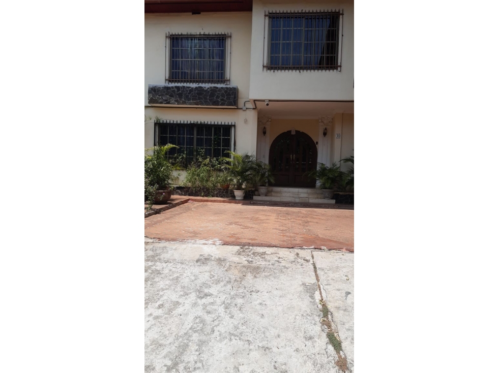 SAN FRANCISCO / VILLA LILLA / 570M2 / 2 NIVELES / TERRAZA / BALCON