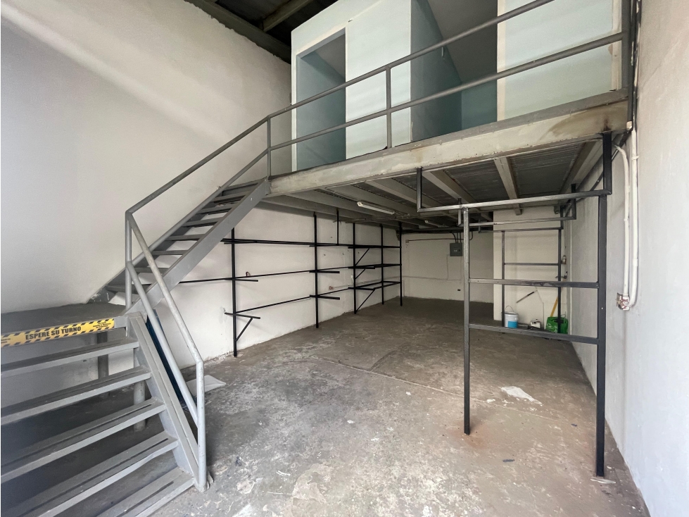 GALERA / PUEBLO NUEVO / 80M2 / MEZZANINE / ESPACIO AMPLIO - 1