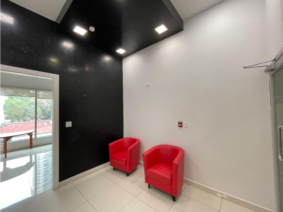OFICINA / EL CANGREJO / PH NEO PLAZA / 75 M2 / 2 DIVISIONES / BALCON