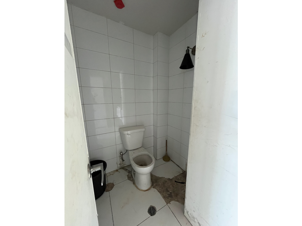 LOCAL COMERCIAL / VIA PORRAS / 160M / PLANTA BAJA / MEZZANINE — foto 4