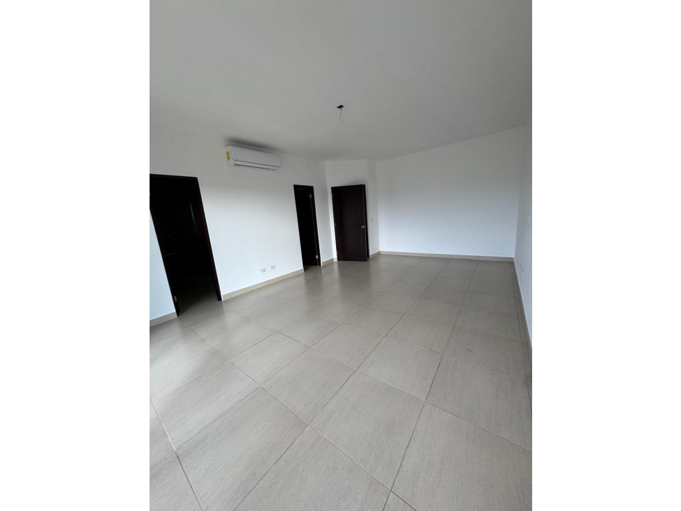 SE VENDE APARTAMENTO EN SAN CARLOS VISTA MAR LAS OLAS II CON BALCON — foto 2