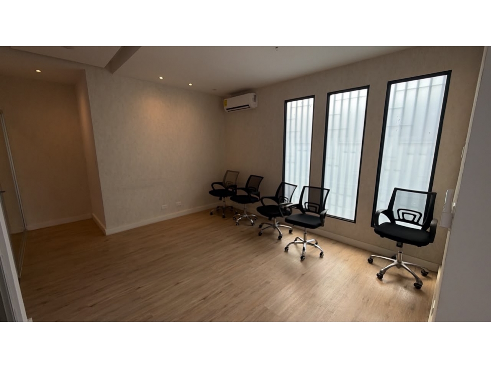 SE ALQUILA AMPLIA OFICINA PARQUE LEFEVRE 90M 1 BAÑO 5 PARKING - 4