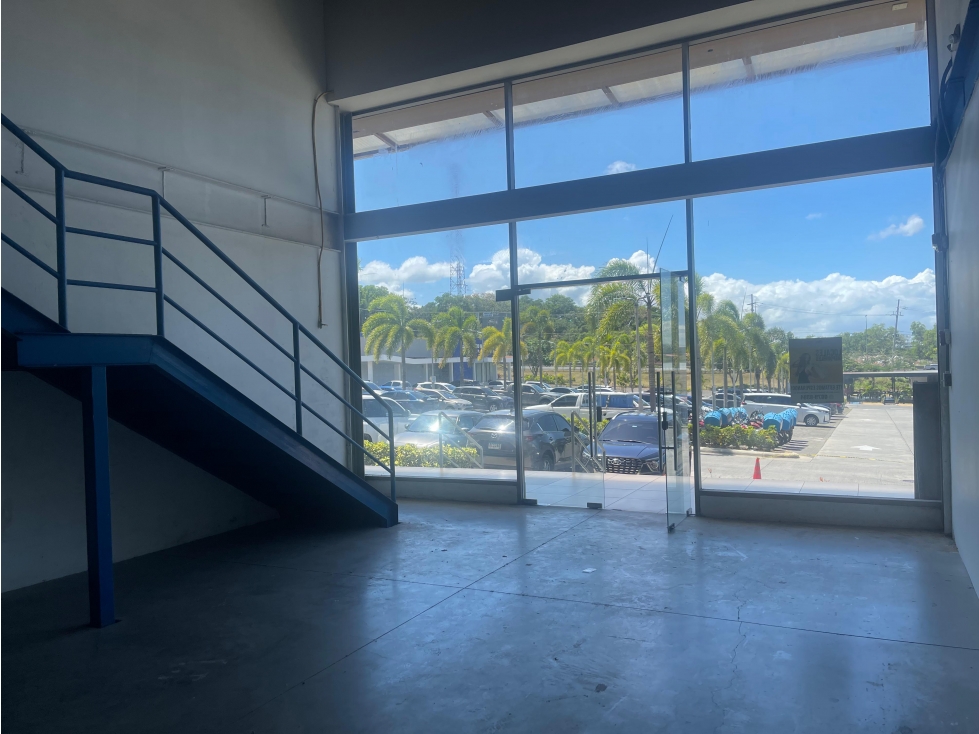 SE ALQUILA LOCAL EN PLAZA ONDGO LA CHORRERA CON 110M Y MEZZANINE — foto 6