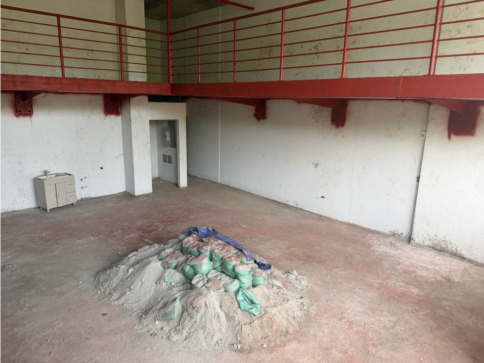 CONDADO DEL REY / LOCAL COMERCIAL / CONDADO PLAZA / 230M / 2 NIVELES — foto 2