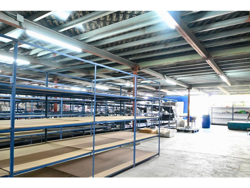 BODEGA / 12 DE OCTUBRE / 700M2 / CÓDIGO C-2 / GALERAS / 2 NIVELES - 1
