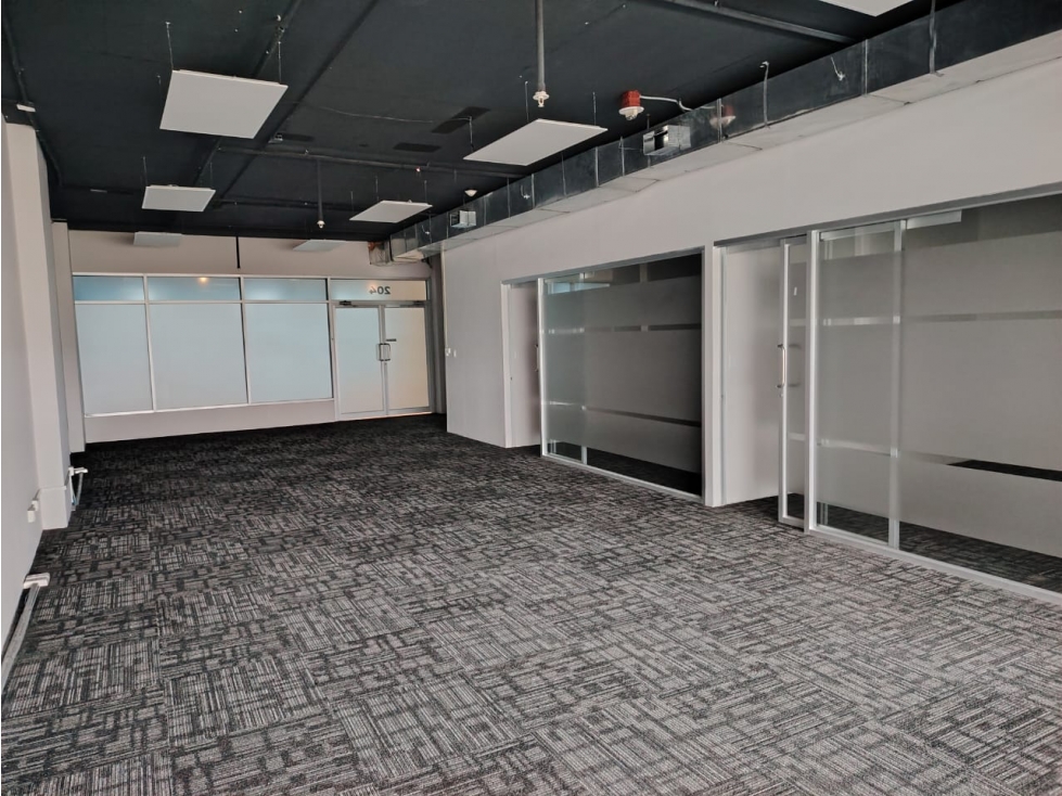 OFICINA / COSTA DEL ESTE / PLAZA REAL / 147M / PISO BAJO / DIVISIONES
