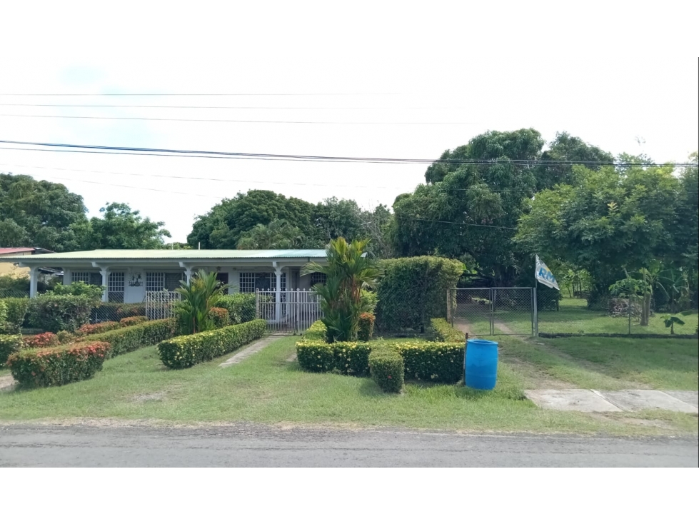 COCLE / ANTON / 3 HABITACIONES / 1200 M2 / TERRAZA / CERCADA - 1