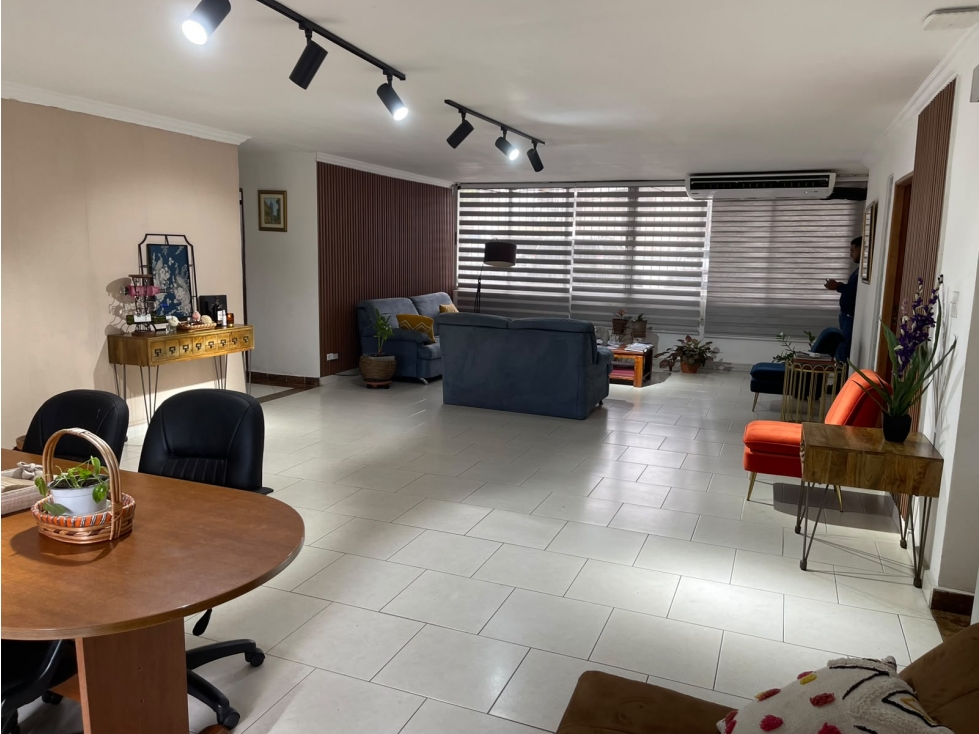 SE VENDE APARTAMENTO BELLA VISTA PARQUE URRACÁ 220M CON BALCON — foto 3