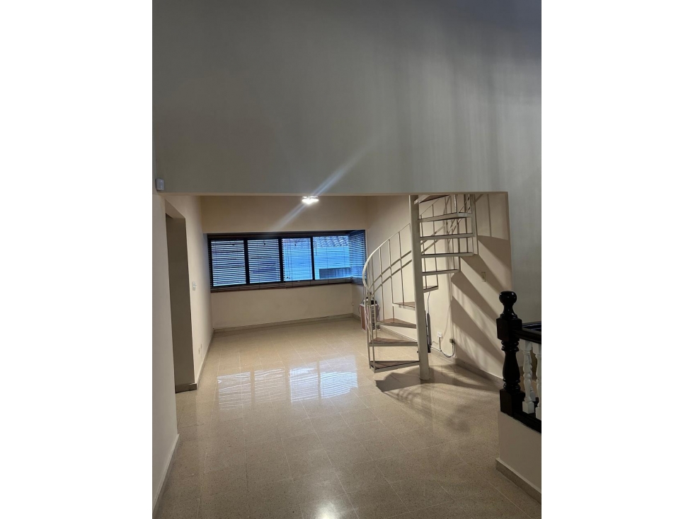BETANIA / DOS MARES / 341M / 2 NIVELES / 3 HABITACIONES / PATIO — foto 4