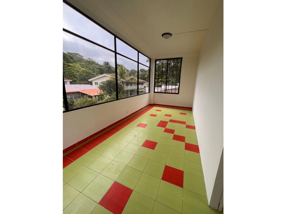 ANCON / LLANOS DE CURUNDU / 6 HABITACIONES / 767M / PATIO — foto 4