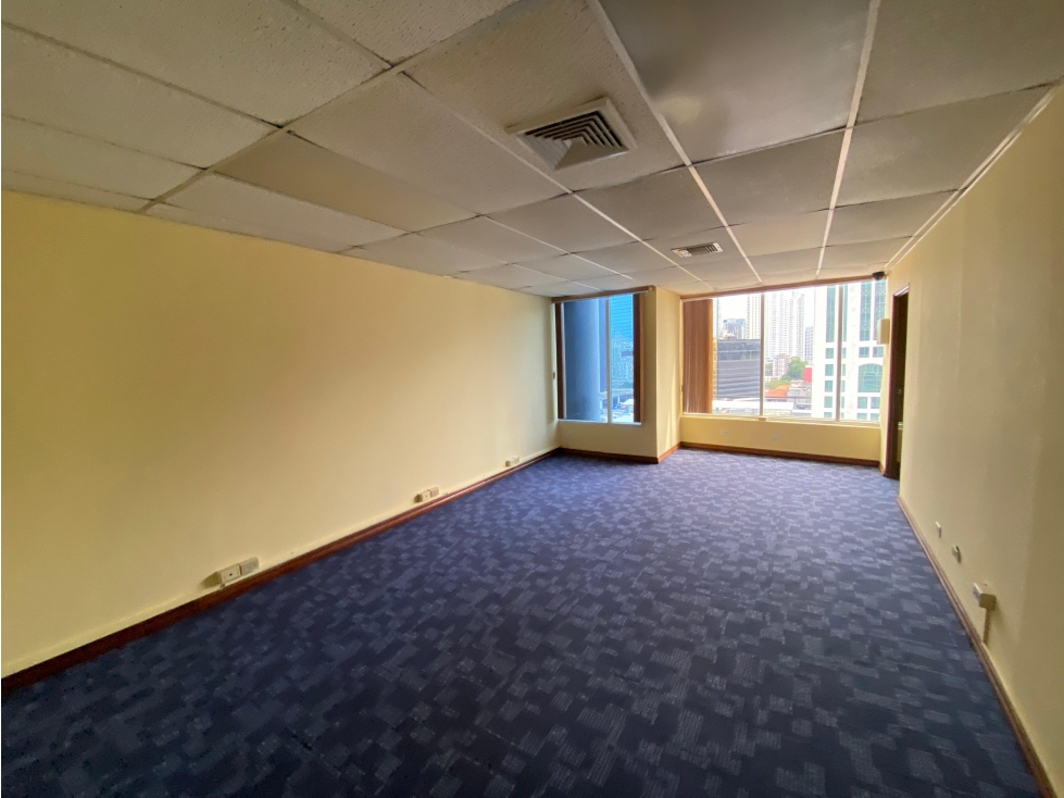 OFICINA / OBARRIO / PH TORRE ADVANCE / 80 M2 / DIVISONES / VACIA