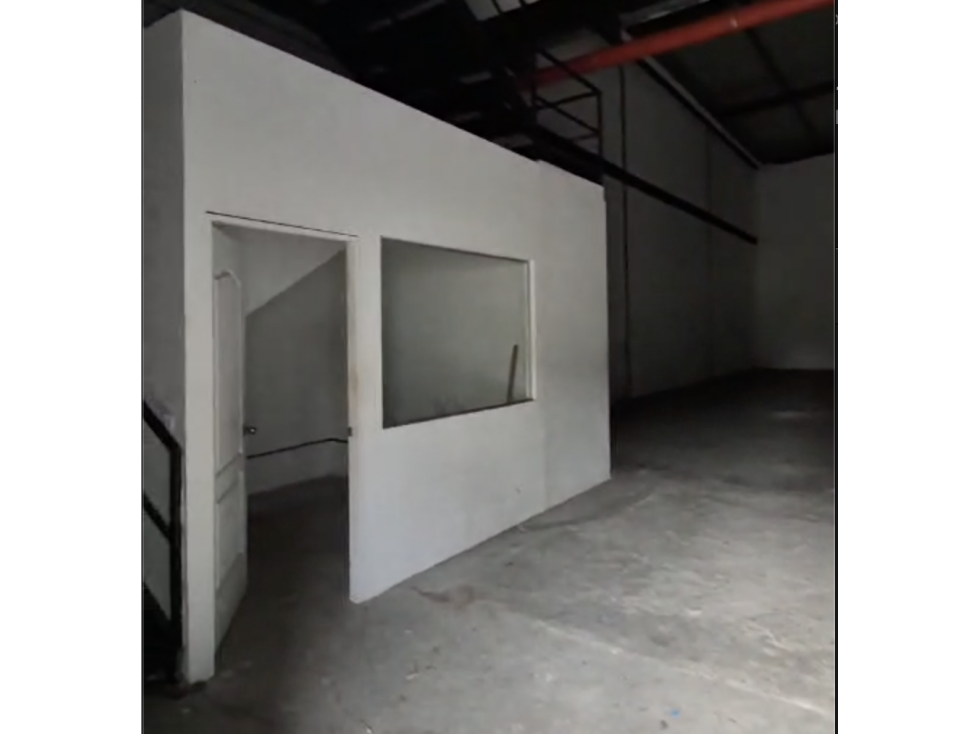 JUAN DIAZ / 500M / GALERA CON OFICINA / MEZZANINE / ANDEN / SOBRE VIA — foto 3