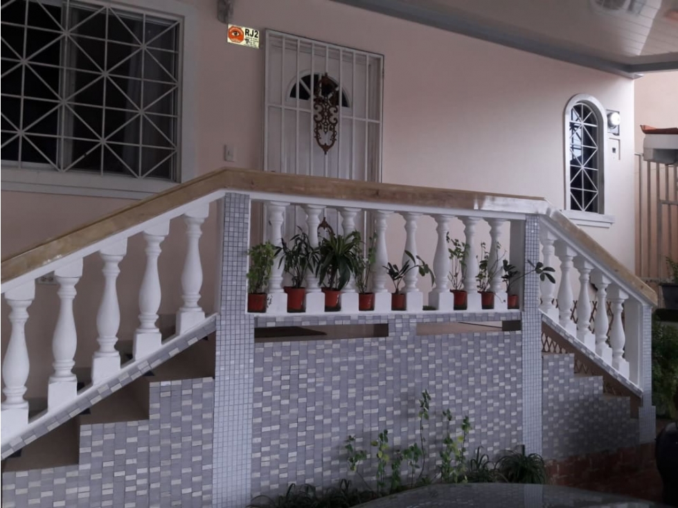 SE VENDE CASA EN LAS CUMBRES URB. SAN ANDRES FRENTE AL METRO — foto 3