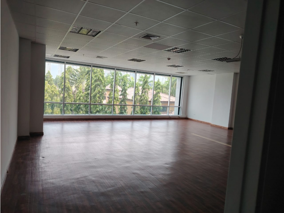 OFICINA / COSTA DEL ESTE / PLAZA REAL / 147M / PISO BAJO / DIVISIONES
