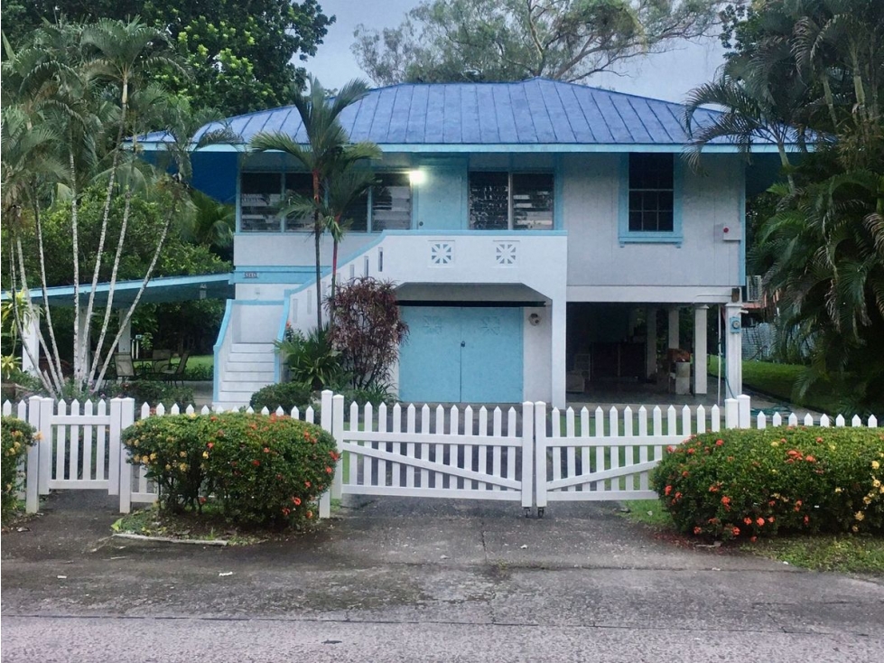 CLAYTON / ESTILO BUNGALAW / 1015M / 5 HABITACIONES / REFORMADA