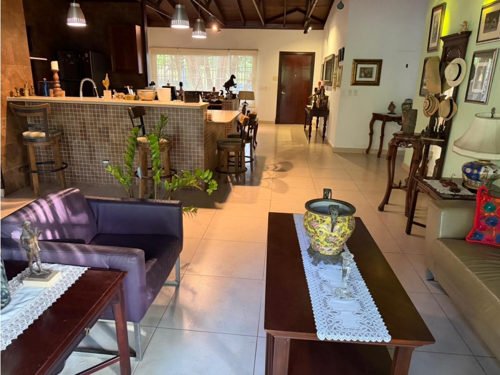 LLANOS DE CURUNDU / 700M / 3 HABITACION + SERVICIO / PATIO / TERRAZA — foto 2
