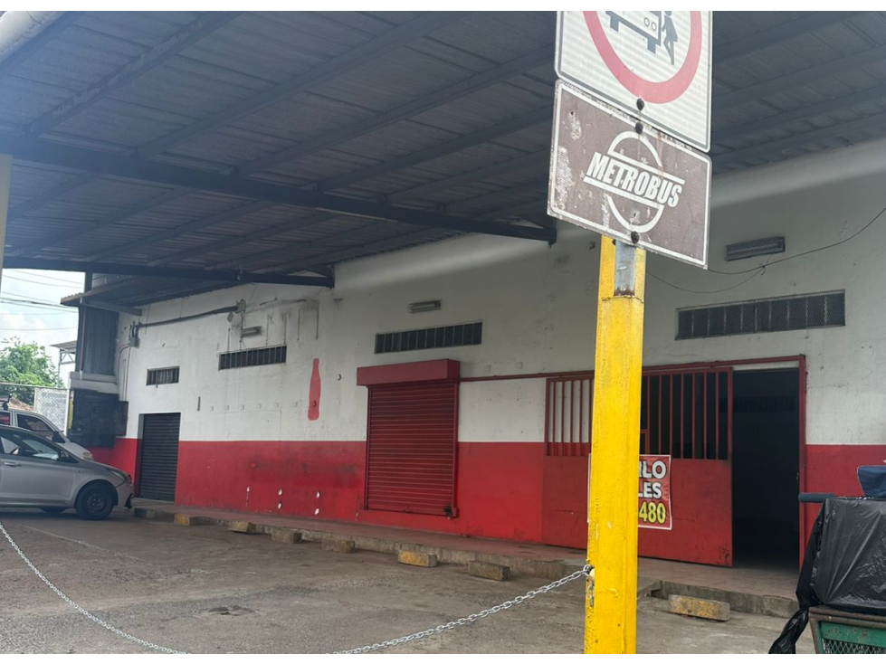 LOCAL / PEDREGAL / 315M / 7 PARKING / AMPLIO ESPACIO / ESQUINA - 2