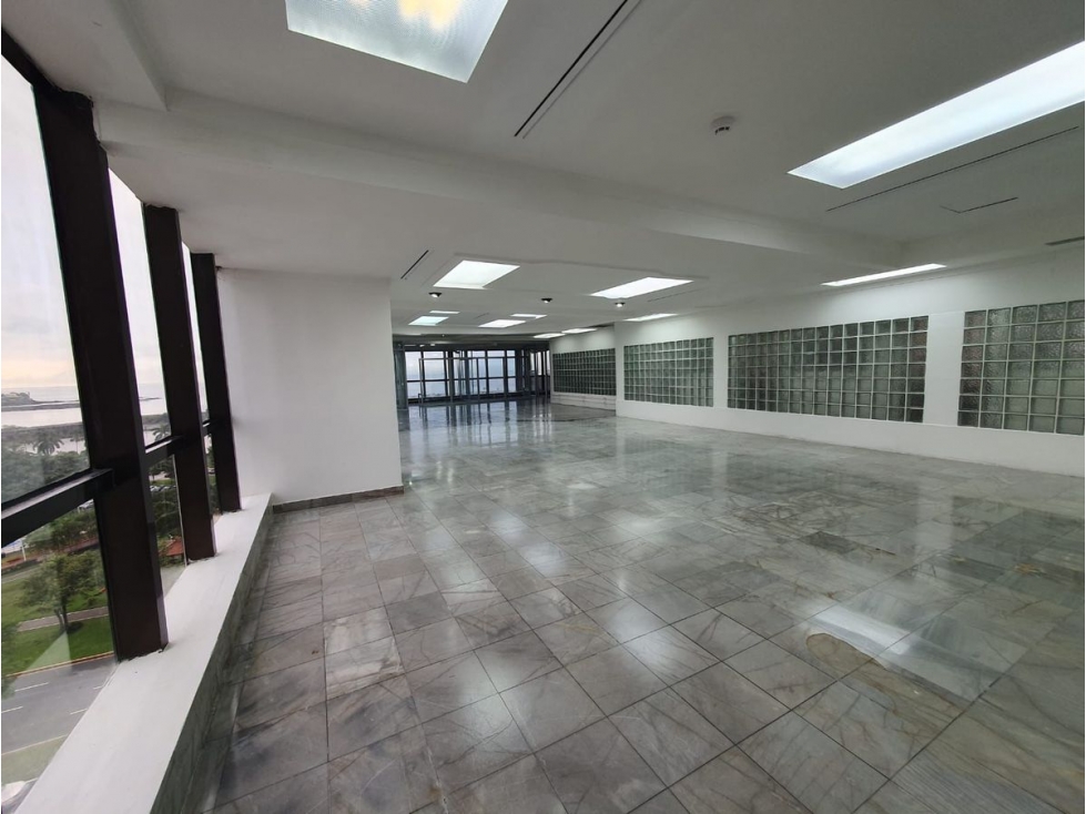 AVE BALBOA / TORRE BAC / OFICINA / 616M / VACIA / PISO ALTO YH