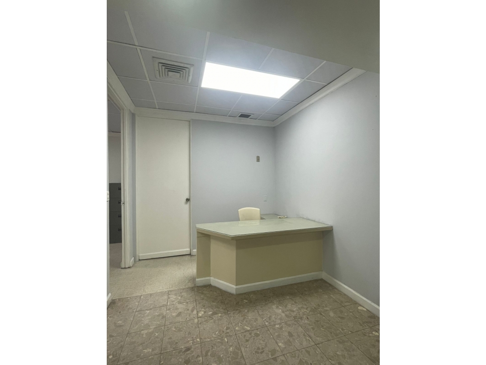 SE VENDE OFICINA 95M EN PH COMOSA OBARRIO CON DIVISION Y AIRE CENTRAL — foto 6