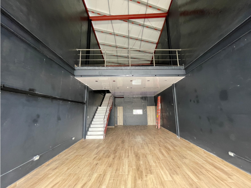 LOCAL / TUMBA MUERTO / MIDTOWN PLAZA / 154M / VACIO / MEZZANINE