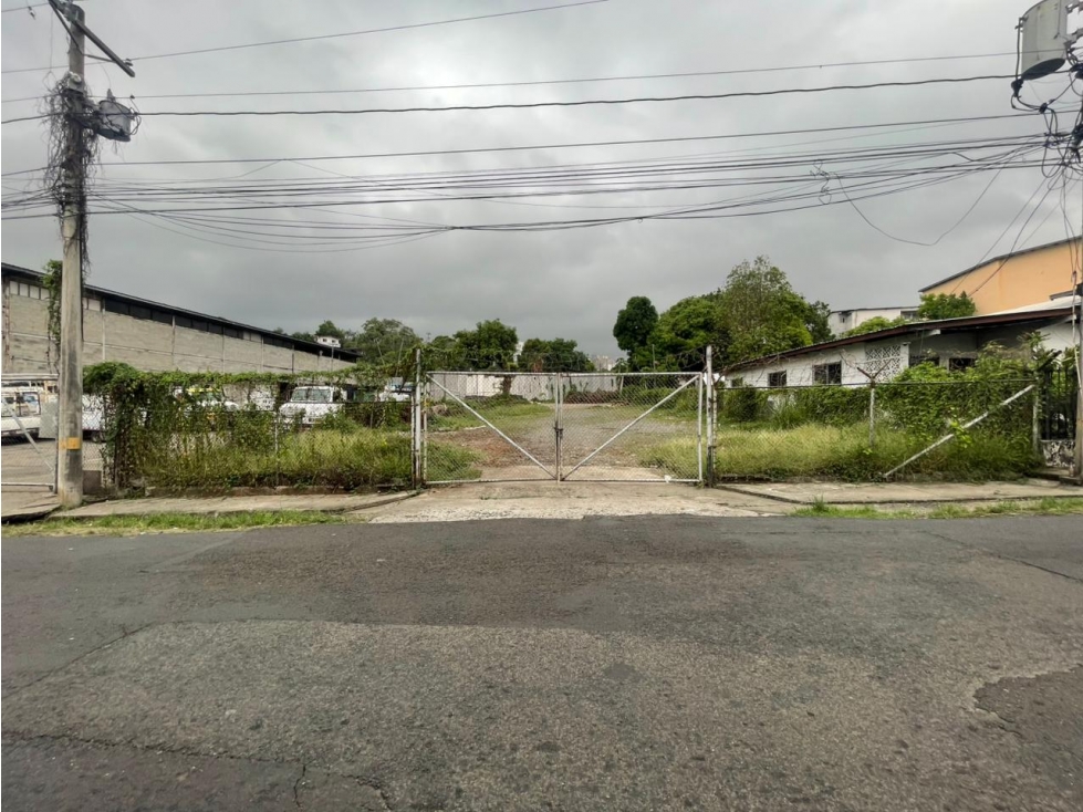 RIO ABAJO / TERRENO CON OFICINAS Y GALERAS / 4452M / CODIGO C-2 RM1 — foto 3