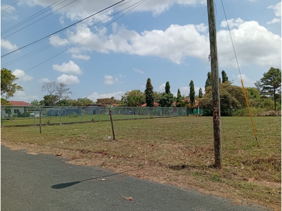 SE VENDE TERRENO EN CORONADO 1,269 M2 SOBRE VÍA ASFALTADA