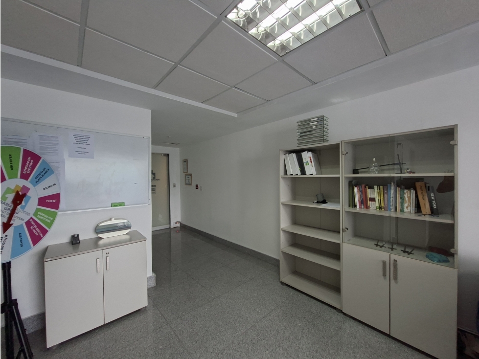 SE VENDE OFICINA OBARRIO TWIST TOWER 61M CON DIVISIONES PISO ALTO — foto 5
