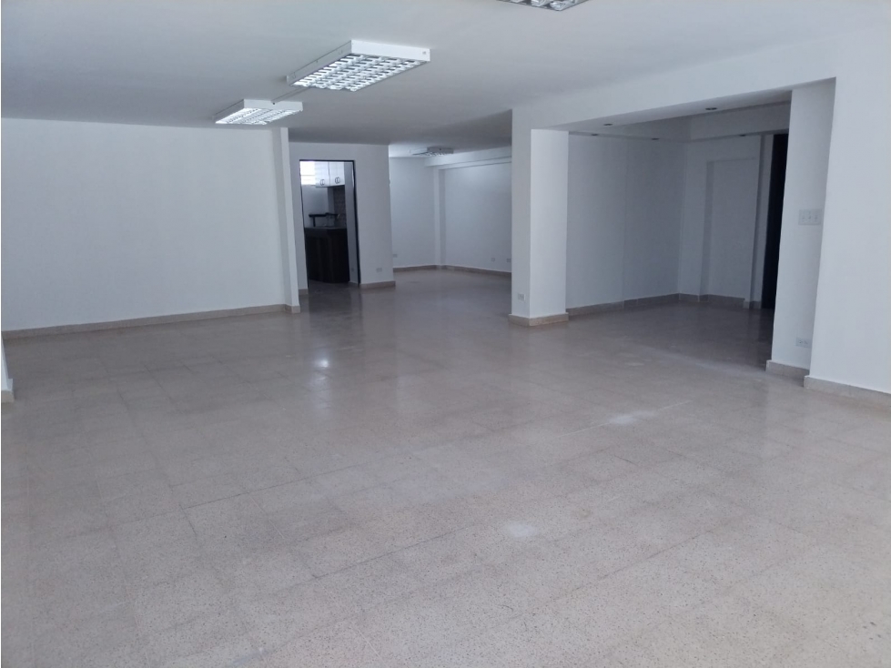 SE ALQUILA LOCAL COMERCIAL EL CANGREJO 100M 2 BAÑOS EN PLANTA BAJA - 6