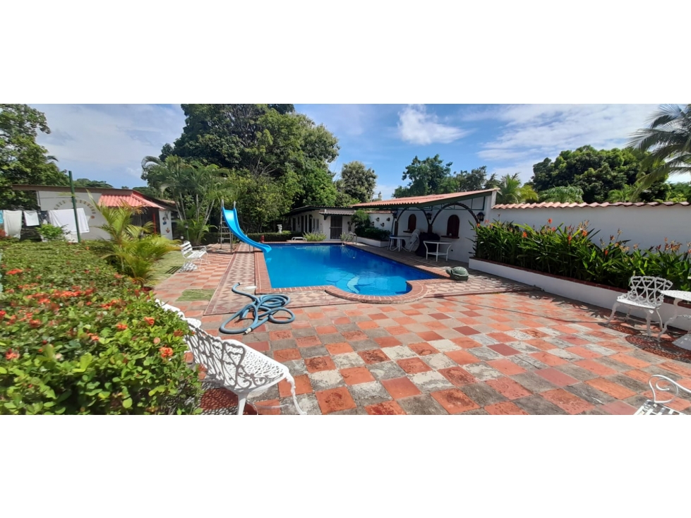 CORONADO / CASA CON PISCINA Y AMPLIO TERRENO / CON ANEXO / 1800M2