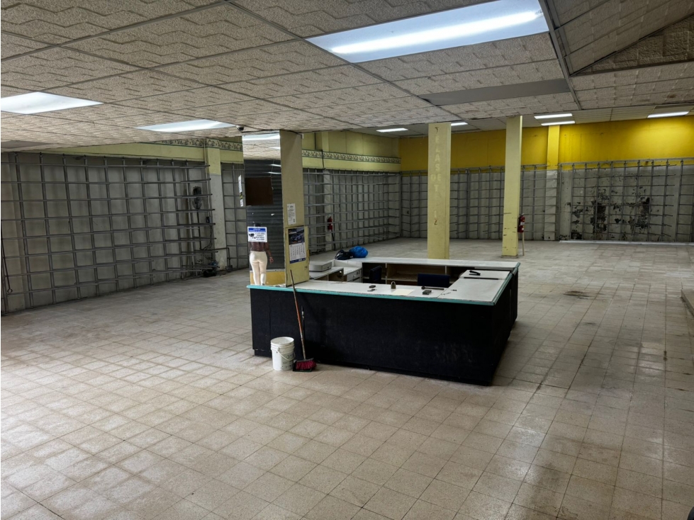 LOCAL / AVENIDA ANCON / 1485M / BODEGA / OFICINAS / ANDEN / VACIO - 2