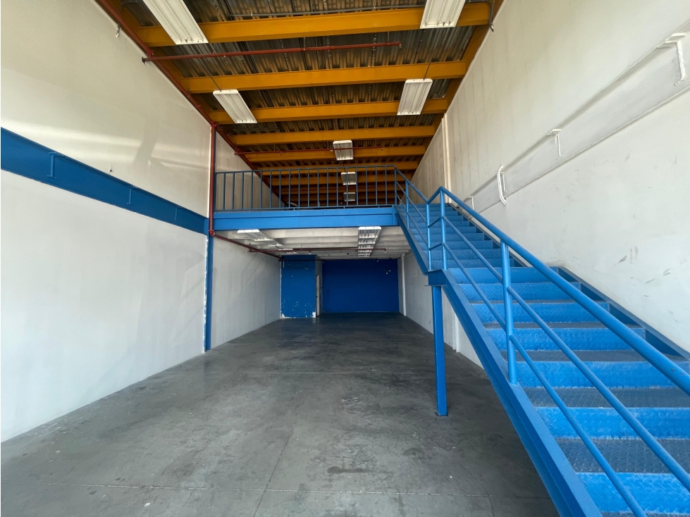 SE ALQUILA LOCAL EN PLAZA ONDGO LA CHORRERA CON 110M Y MEZZANINE — foto 5