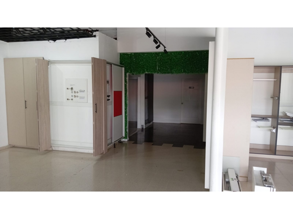 VISTA HERMOSA / LOCAL COMERCIAL / 860M / 12 PARKING / SOBRE VIA - 2